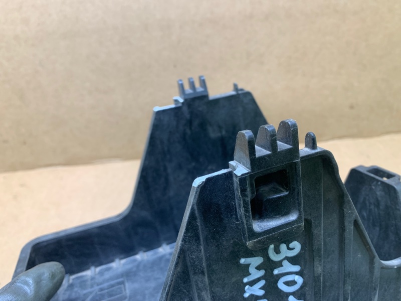 Полка аккумулятора MAZDA MX-5 15- ND 2.0 PE-VPS