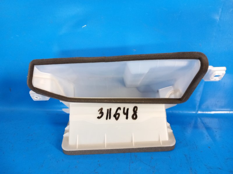 Воздуховод салона TOYOTA PRIUS 16- 2016 1.8 2ZRFXE 8722047040 Б/У