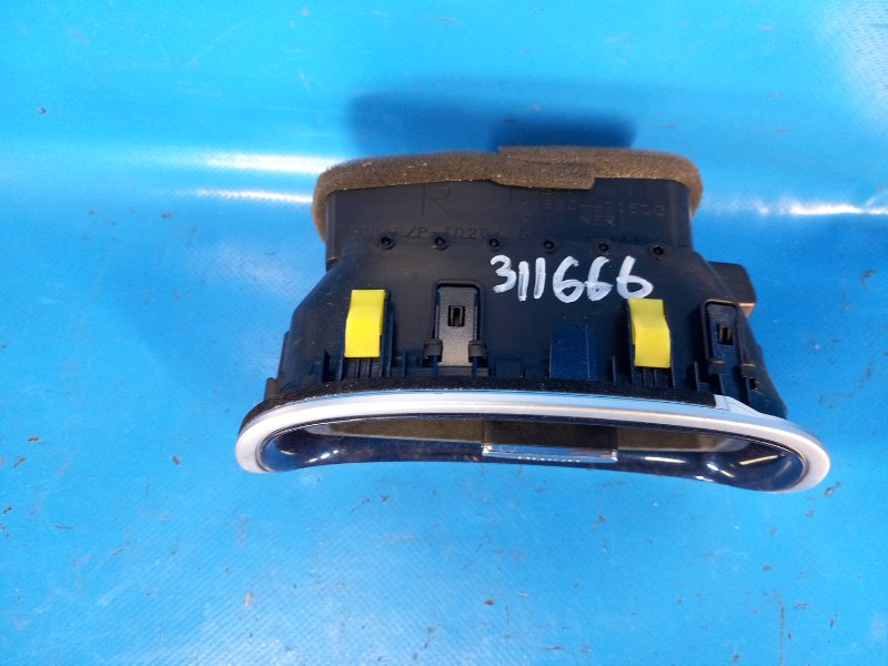 Дефлектор воздушный правый PRIUS 16- 2016 1.8 2ZRFXE