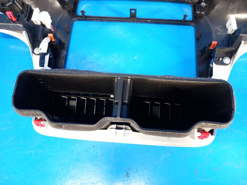 Дефлектор воздушный PRIUS 16- 2016 1.8 2ZRFXE