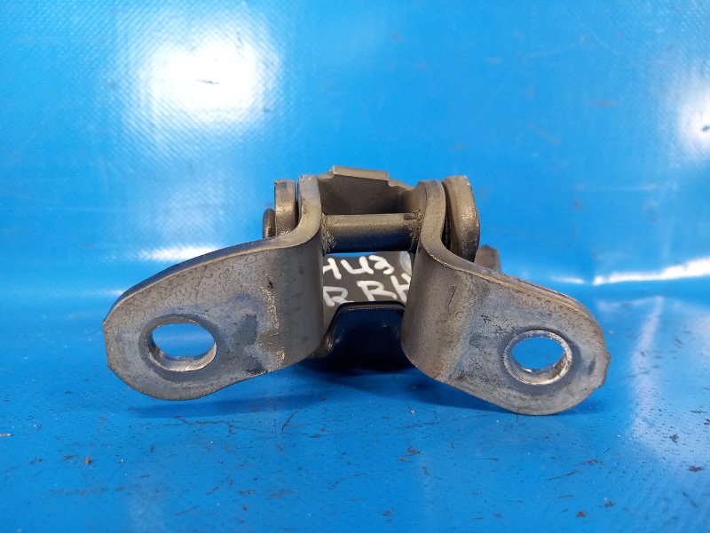 Петля двери нижняя передняя правая TOYOTA PRIUS 16- 1.8 2ZRFXE