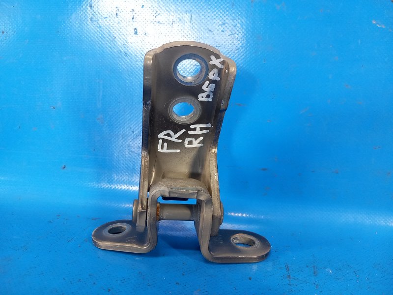 Петля двери верхняя передняя правая TOYOTA PRIUS 16- 2016 1.8 2ZRFXE 6871012151 Б/У