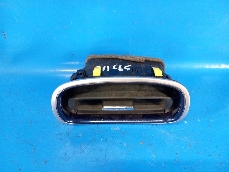 Дефлектор воздушный левый TOYOTA PRIUS 16- 2016 1.8 2ZRFXE 5565047190 Б/У