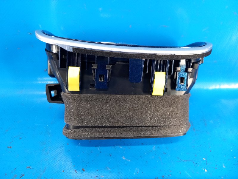 Дефлектор воздушный левый PRIUS 16- 2016 1.8 2ZRFXE