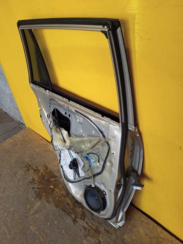 Дверь задняя левая RAV4 05-12 Дверь задняя левая RAV4 05-12