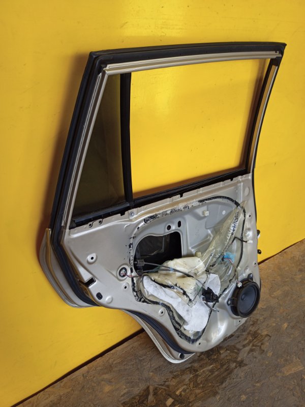 Дверь задняя левая RAV4 05-12 Дверь задняя левая RAV4 05-12
