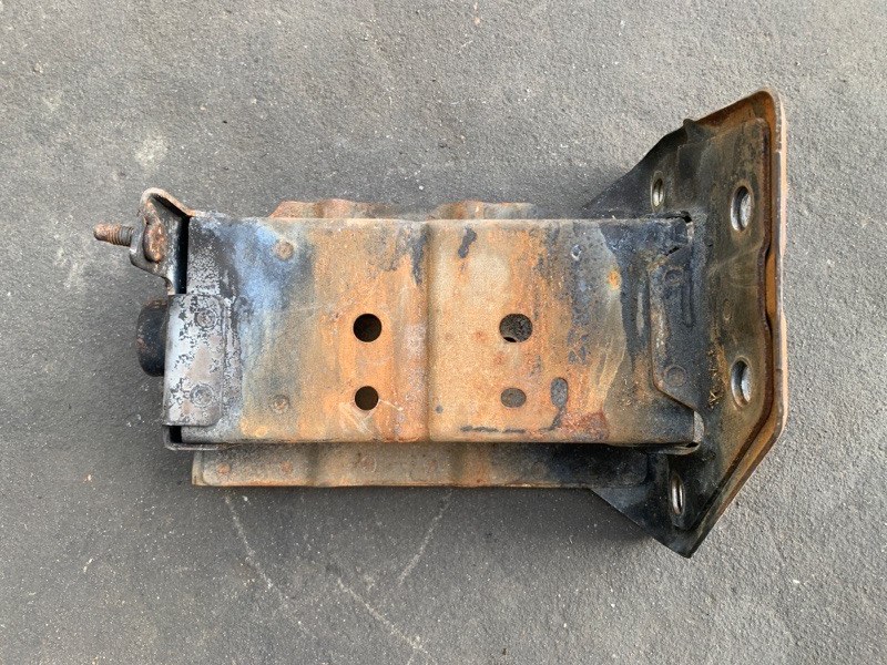 Кронштейн усилителя переднего бампера передний левый SENTRA B17 12-21 2018 1.8 MRA8DE