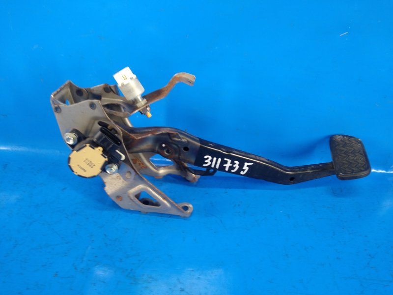 Педаль тормоза TOYOTA PRIUS - 20 03-11 2006 1NZ-FXE 1.5L 4710147050 Б/У