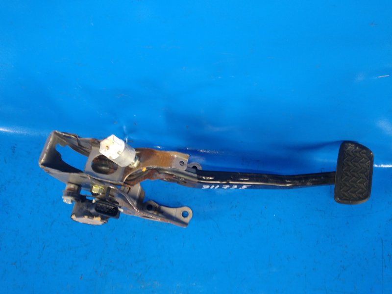 Педаль тормоза PRIUS - 20 03-11 2006 1NZ-FXE 1.5L