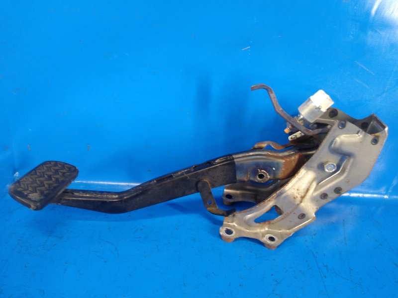 Педаль тормоза PRIUS - 20 03-11 2006 1NZ-FXE 1.5L