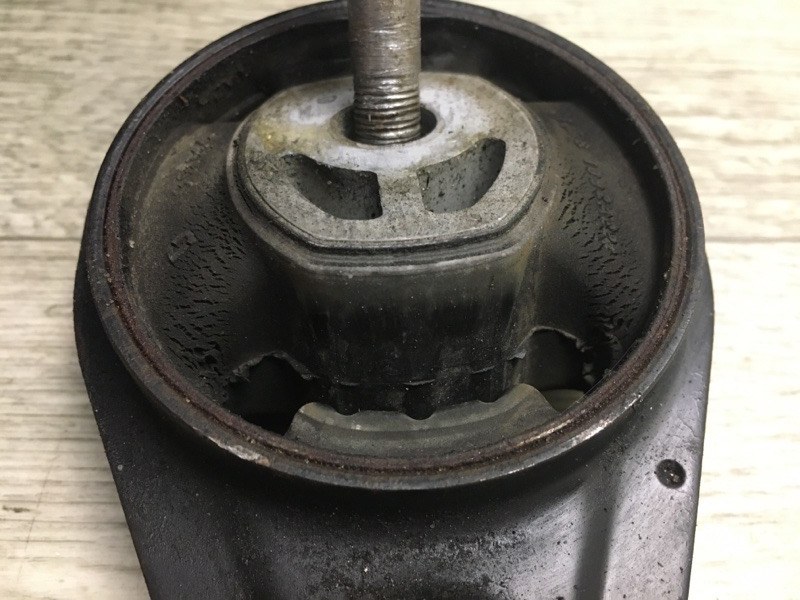 Подушка двигателя нижняя OUTLANDER GF 12- 2013 2.4