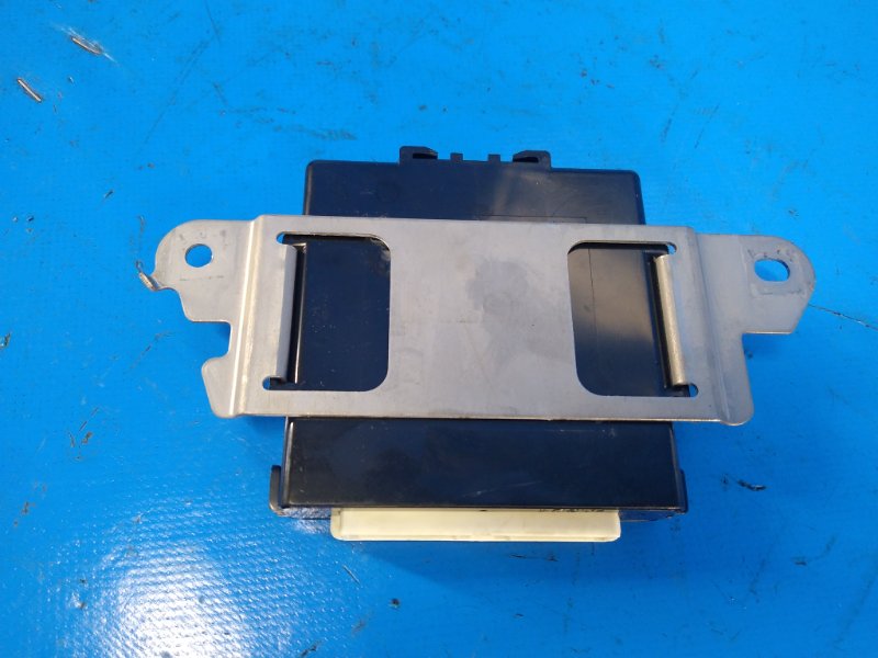 Блок управления центральным замком PRIUS - 20 03-11 2006 1NZ-FXE 1.5L
