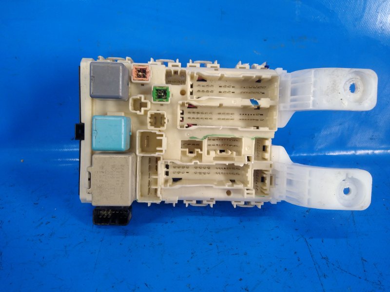 Блок предохранителей салон TOYOTA PRIUS - 20 03-11 2006 1NZ-FXE 1.5L 8273047300 Б/У