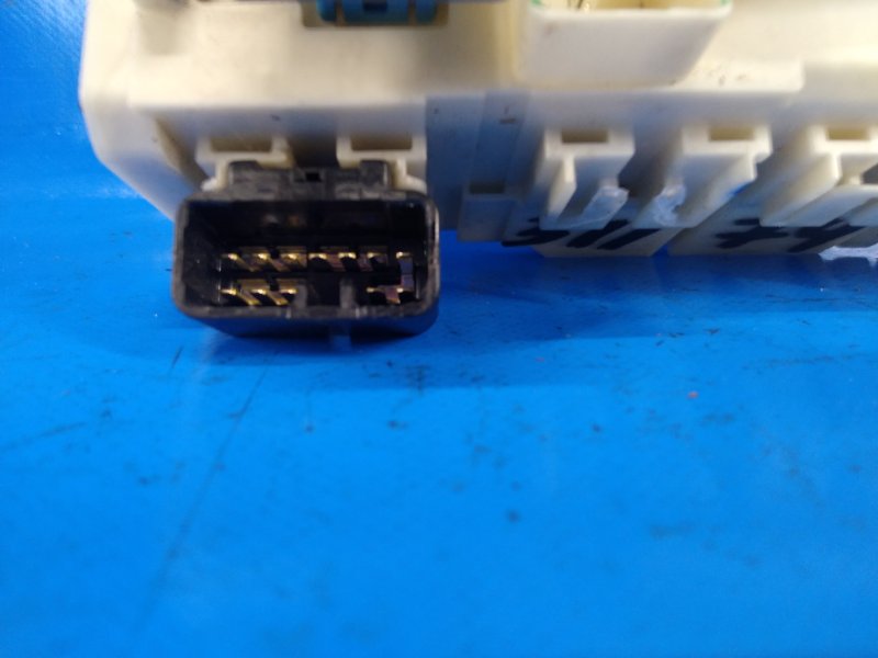 Блок предохранителей салон PRIUS - 20 03-11 2006 1NZ-FXE 1.5L