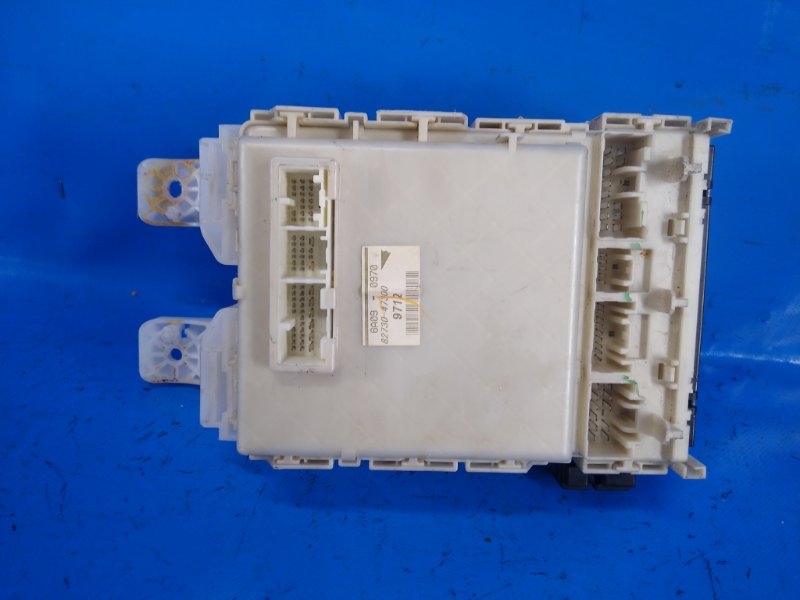 Блок предохранителей салон TOYOTA PRIUS - 20 03-11 1NZ-FXE 1.5L