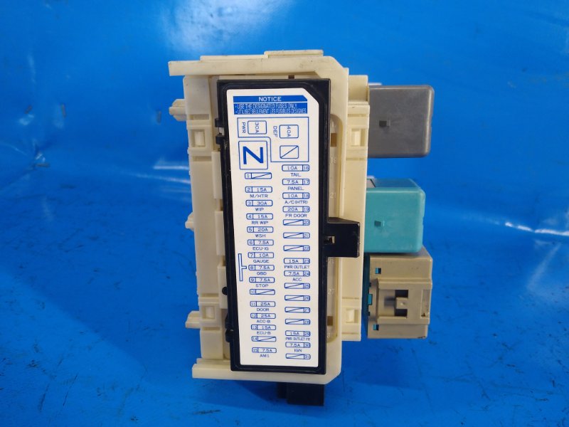 Блок предохранителей салон PRIUS - 20 03-11 2006 1NZ-FXE 1.5L