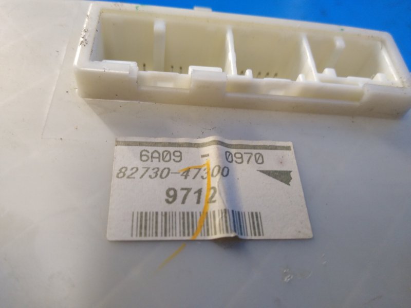 Блок предохранителей салон PRIUS - 20 03-11 2006 1NZ-FXE 1.5L