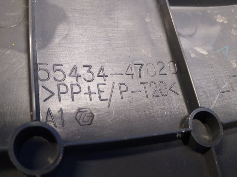 Накладка в салоне TOYOTA PRIUS - 20 03-11 1NZ-FXE 1.5L