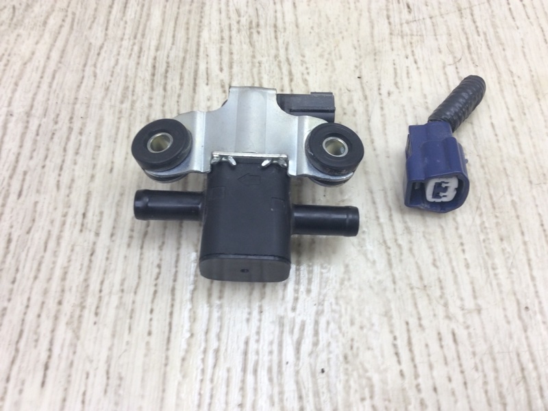 Клапан электромагнитный (вакуумный) NISSAN QASHQAI/ROGUE SPORT 14- 2020 J11 2.0L MR20DD 14930-6FM0A Б/У