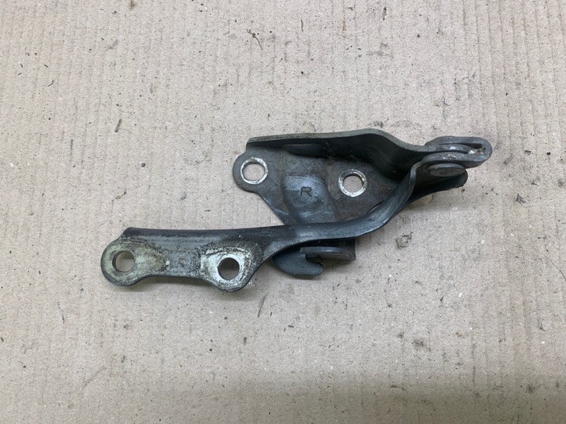 Запчасть петля капота правая LEXUS LS430 00-06 2002 4.3 3UZFE 53410-50050 Б/У Петля капота правая LEXUS LS430 00-06 2002 4.3 3UZFE 53410-50050 Б/У