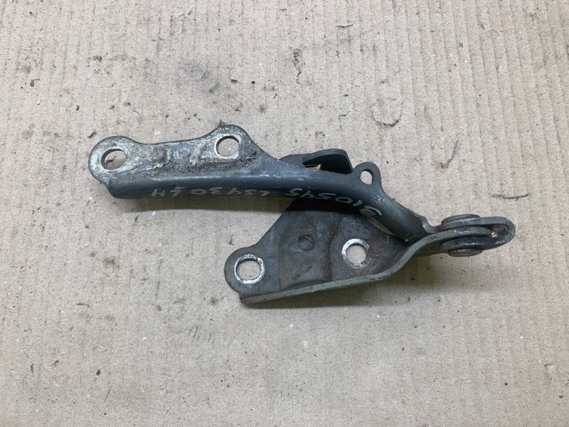 Запчасть петля капота левая LEXUS LS430 00-06 2002 4.3 3UZFE 53420-50050 Б/У Петля капота левая LEXUS LS430 00-06 2002 4.3 3UZFE 53420-50050 Б/У