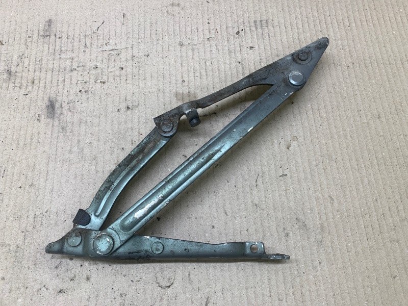 Петля крышки багажника правая LEXUS LS430 00-06 4.3 3UZFE