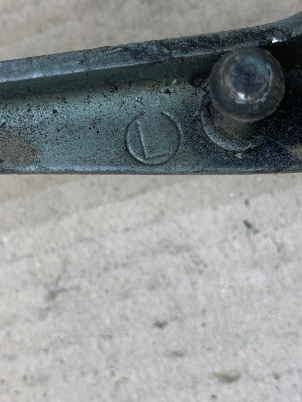 Петля крышки багажника левая LS430 00-06 2002 4.3 3UZFE