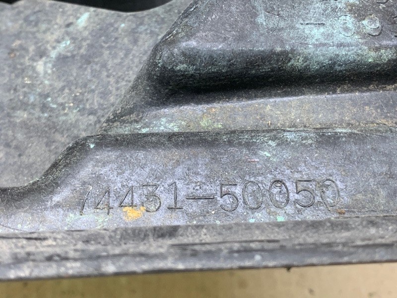 Полка аккумулятора LEXUS LS430 00-06 4.3 3UZFE