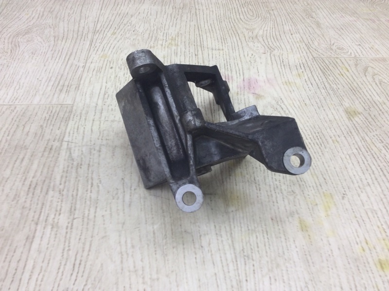 Кронштейн насоса ГУР SUBARU LEGACY 09-15 BM SEDAN 3.6 EZ36