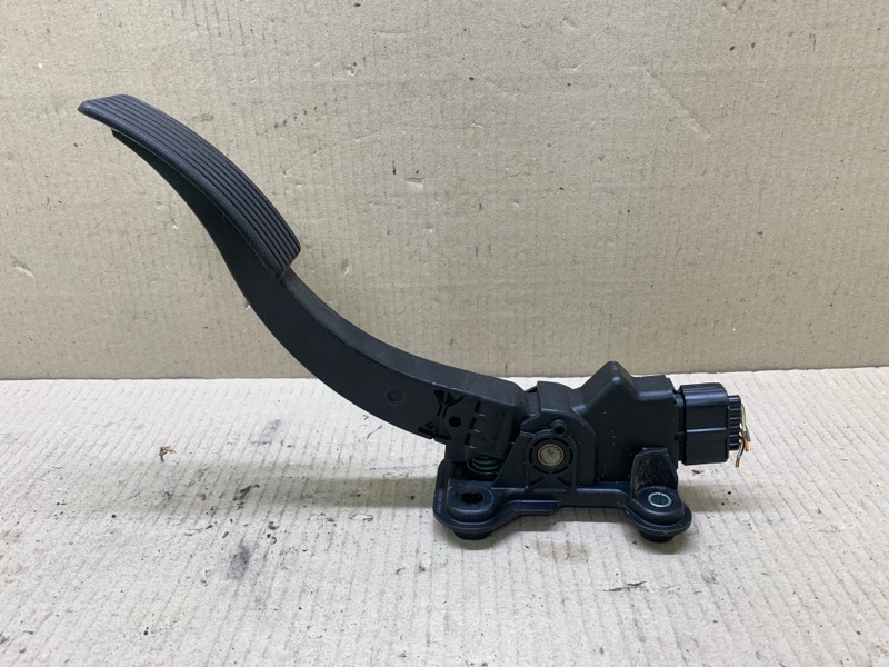 Педаль газа MITSUBISHI OUTLANDER XL 05-13 2006 3.0 6B31 MN101544 Б/У