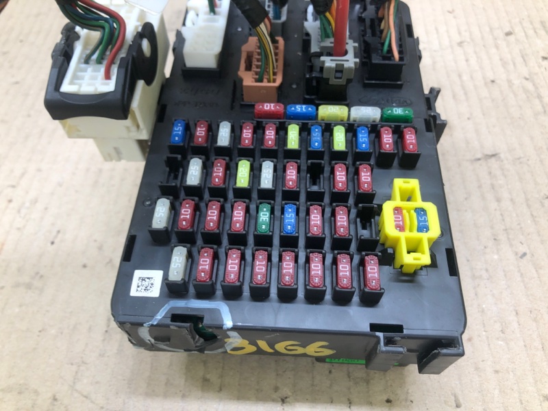 Запчасть блок предохранителей салон HYUNDAI ACCENT MC 06-10 2009 1.6 G4ED 91950-1G040 Б/У Блок предохранителей салон HYUNDAI ACCENT MC 06-10 2009 1.6 G4ED 91950-1G040 Б/У