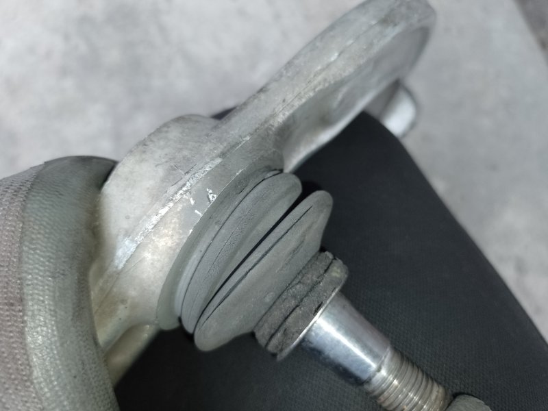 Рычаг передней подвески верхний левый GL-CLASS X164 06-12 2011 M273923 4.7L