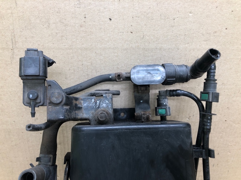 Абсорбер топливный ACCENT MC 06-10 2009 1.6 G4ED