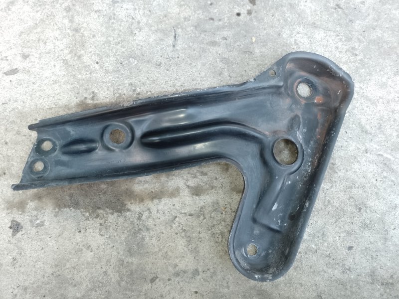 Крепление балки подвески переднее правое GL-CLASS X164 06-12 2011 M273923 4.7L Крепление балки подвески переднее правое GL-CLASS X164 06-12 2011 M273923 4.7L