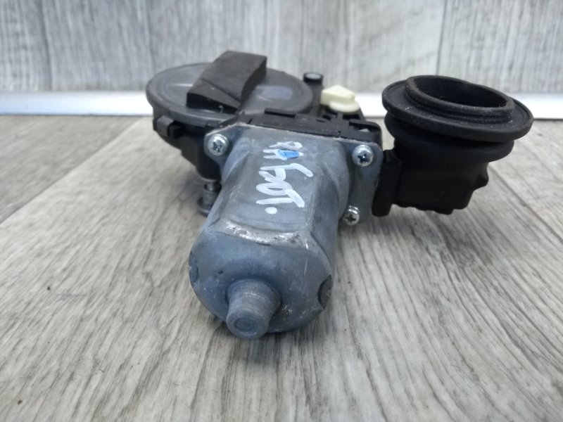 Моторчик стеклоподъемника передний левый PATHFINDER R52 12-21 2015 R52 3.5 VQ35DE