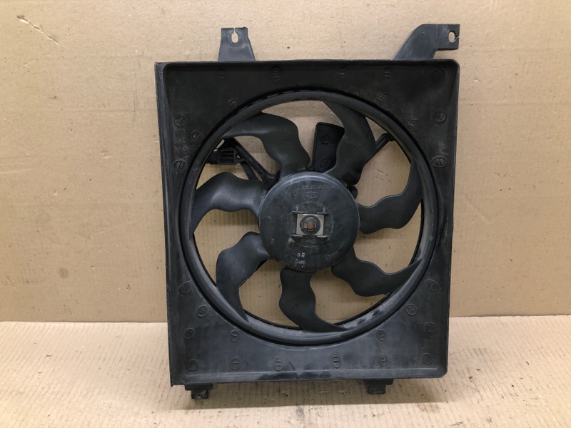 Запчасть диффузор вентилятора основного радиатора правый HYUNDAI ACCENT MC 06-10 2009 1.6 G4ED 97730-1E000 Б/У Диффузор вентилятора основного радиатора правый HYUNDAI ACCENT MC 06-10 2009 1.6 G4ED 97730-1E000 Б/У