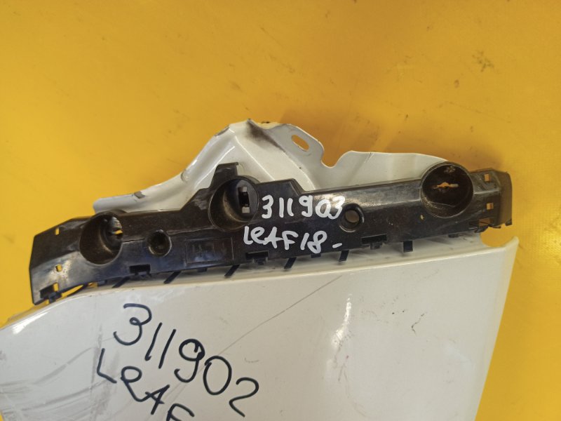 Кронштейн переднего бампера (на крыле) левый NISSAN LEAF 18- 62225-5SK0A Б/У