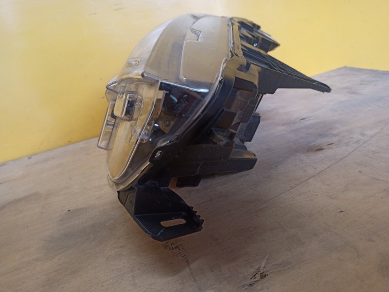 Фара правая MUSTANG MACH-E 19- Фара правая MUSTANG MACH-E 19-