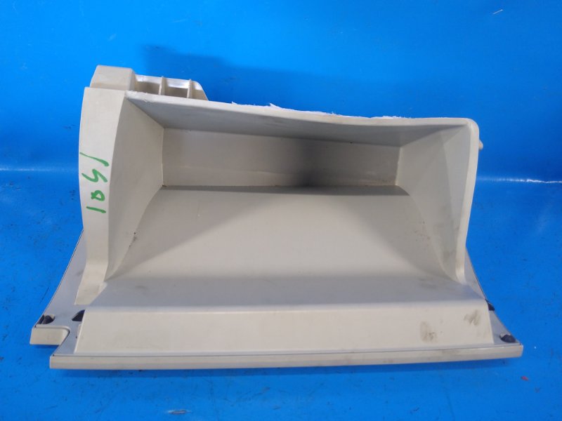 Бардачок PRIUS - 30 09-17 2010 ZVW30