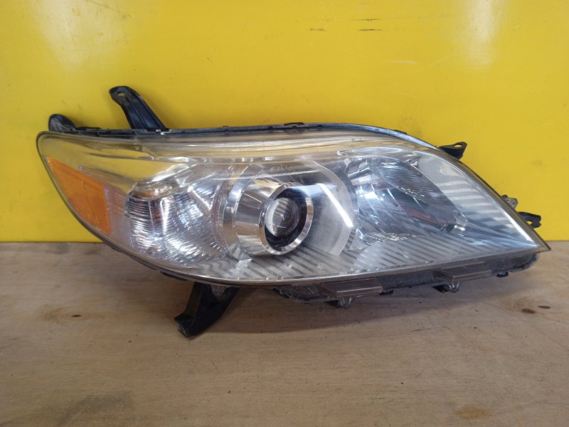 Фара правая TOYOTA SIENNA 11-16 81110-08030 Б/У