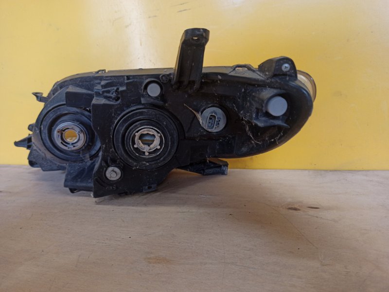Фара правая TOYOTA SIENNA 11-16