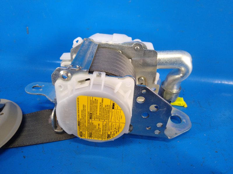 Ремень безопасности передний правый PRIUS - 30 09-17 2010 ZVW30