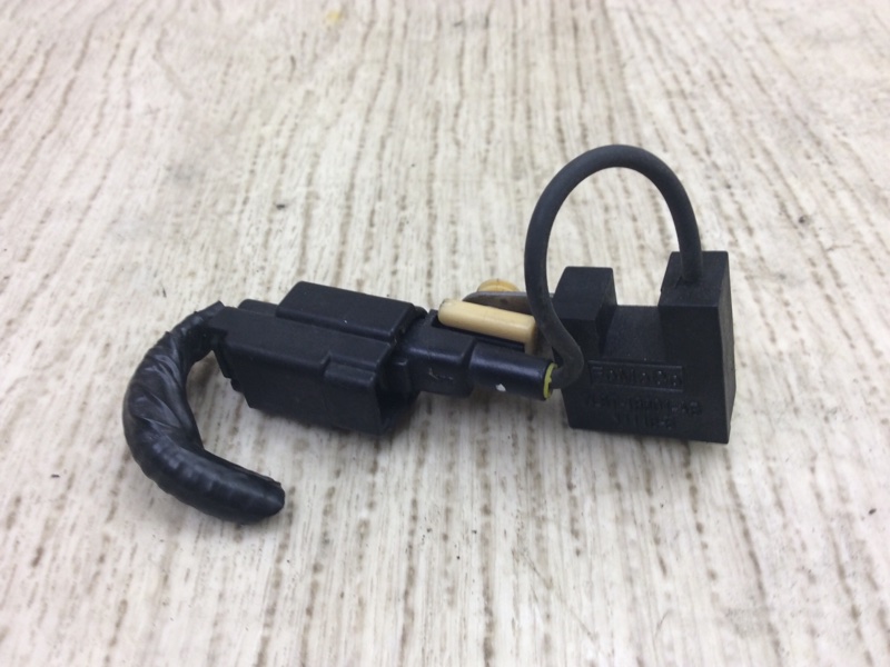 Конденсатор FORD ESCAPE 12-19 2018 TM2 2.5 T25HDEX 7L8T18801AB Б/У