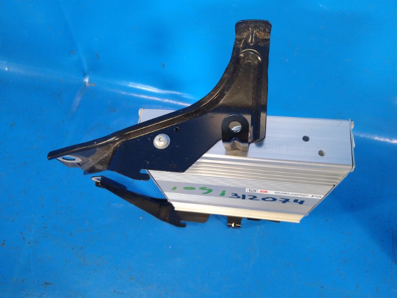 Усилитель звука PRIUS - 30 09-17 2010 ZVW30