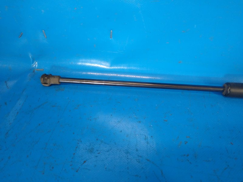 Амортизатор крышки багажника левый TOYOTA PRIUS - 30 09-17 ZVW30