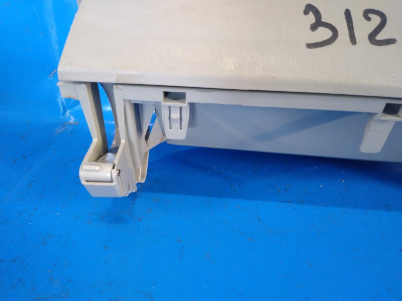 Бардачок PRIUS - 30 09-17 2010 ZVW30