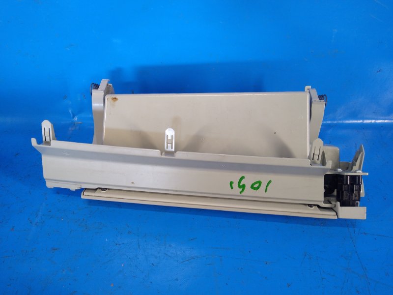 Бардачок PRIUS - 30 09-17 2010 ZVW30