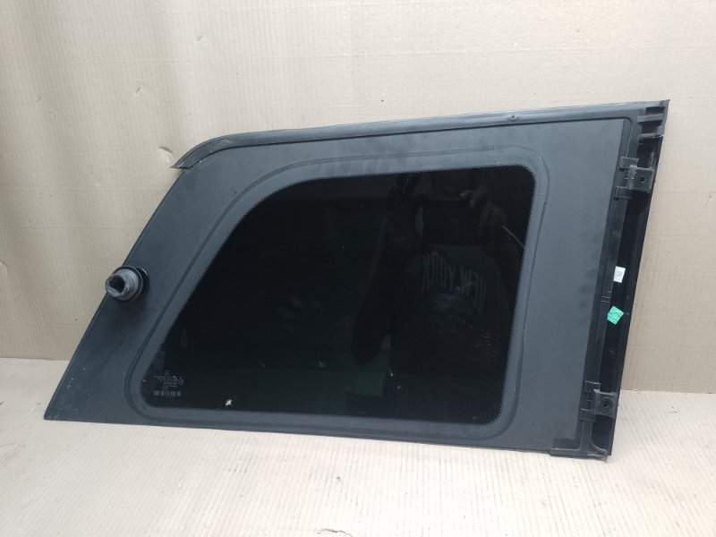 Стекло в кузов заднее левое GL-CLASS X164 06-12 2011 M273923 4.7L