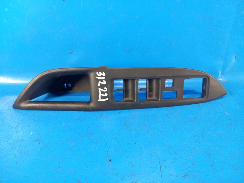 Запчасть накладка кнопок стеклоподъемника MITSUBISHI OUTLANDER GF 12- 2013 2.4 7221C037XA Б/У Накладка кнопок стеклоподъемника MITSUBISHI OUTLANDER GF 12- 2013 2.4 7221C037XA Б/У