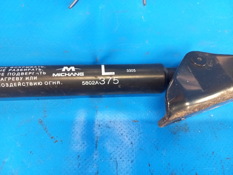 Амортизатор крышки багажника левый OUTLANDER GF 12- 2013 2.4